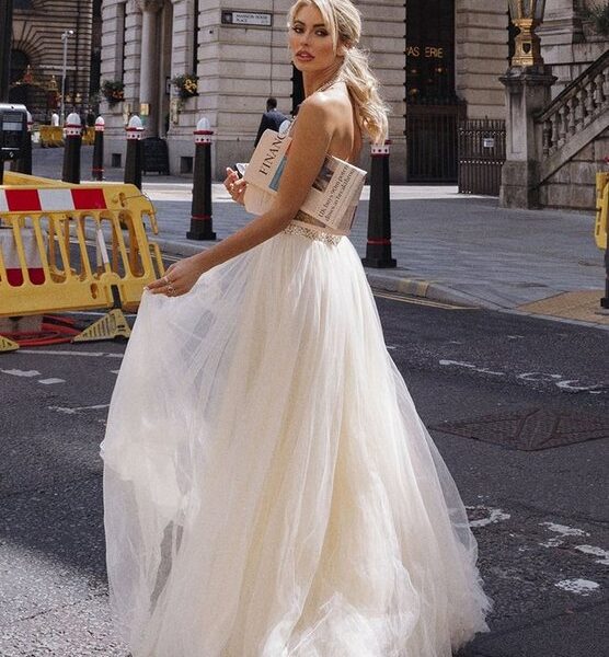 coast wedding outfits