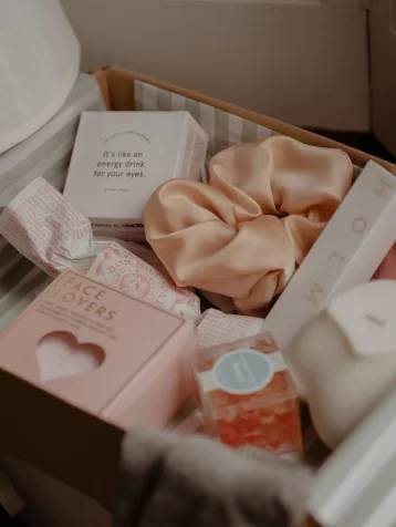 Gigi & Olive Something Cute Gift Box