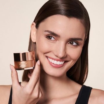 M. Asam Magic Finish Make-Up Mousse Classic (1.01 Fl Oz) – 4in1 Primer, Foundation, Concealer & Powder With Buildable Coverage, Hides Redness And Dark Spots, Vegan, For Light To Medium Skin Tones - Image 3