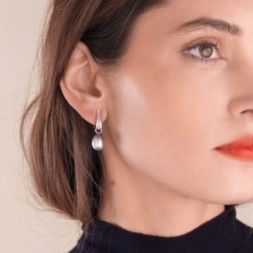 18ct White Gold Grey Pearl & Diamond Earrings - Image 2